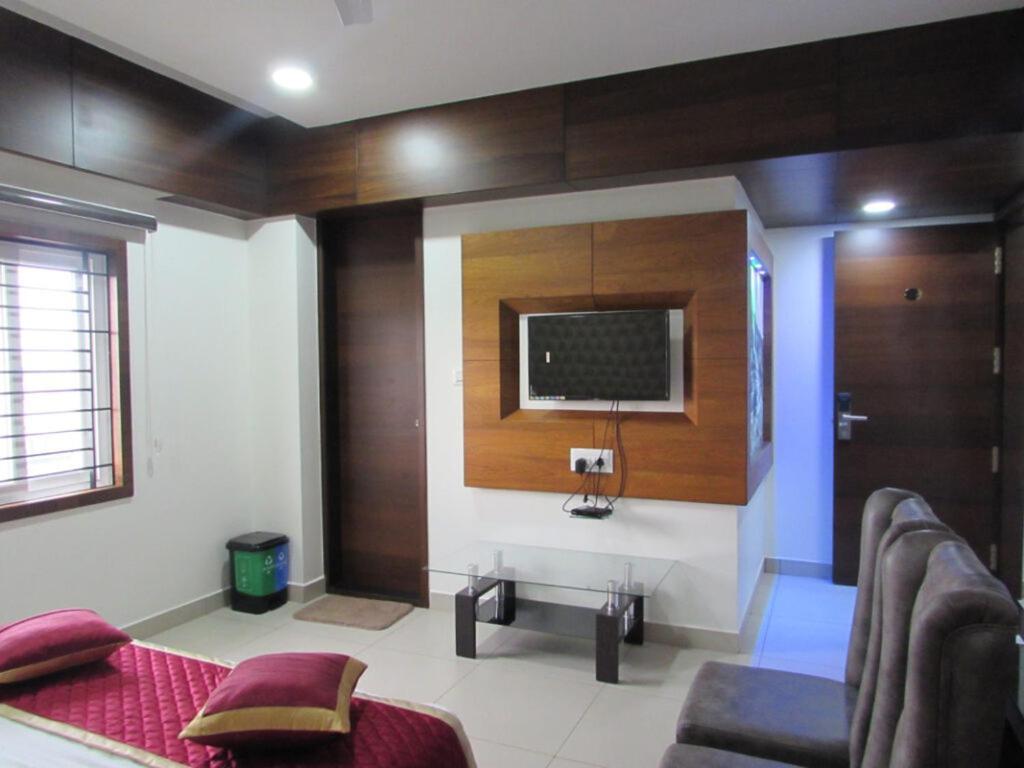 ホテル Udupi Regency ハッサン エクステリア 写真